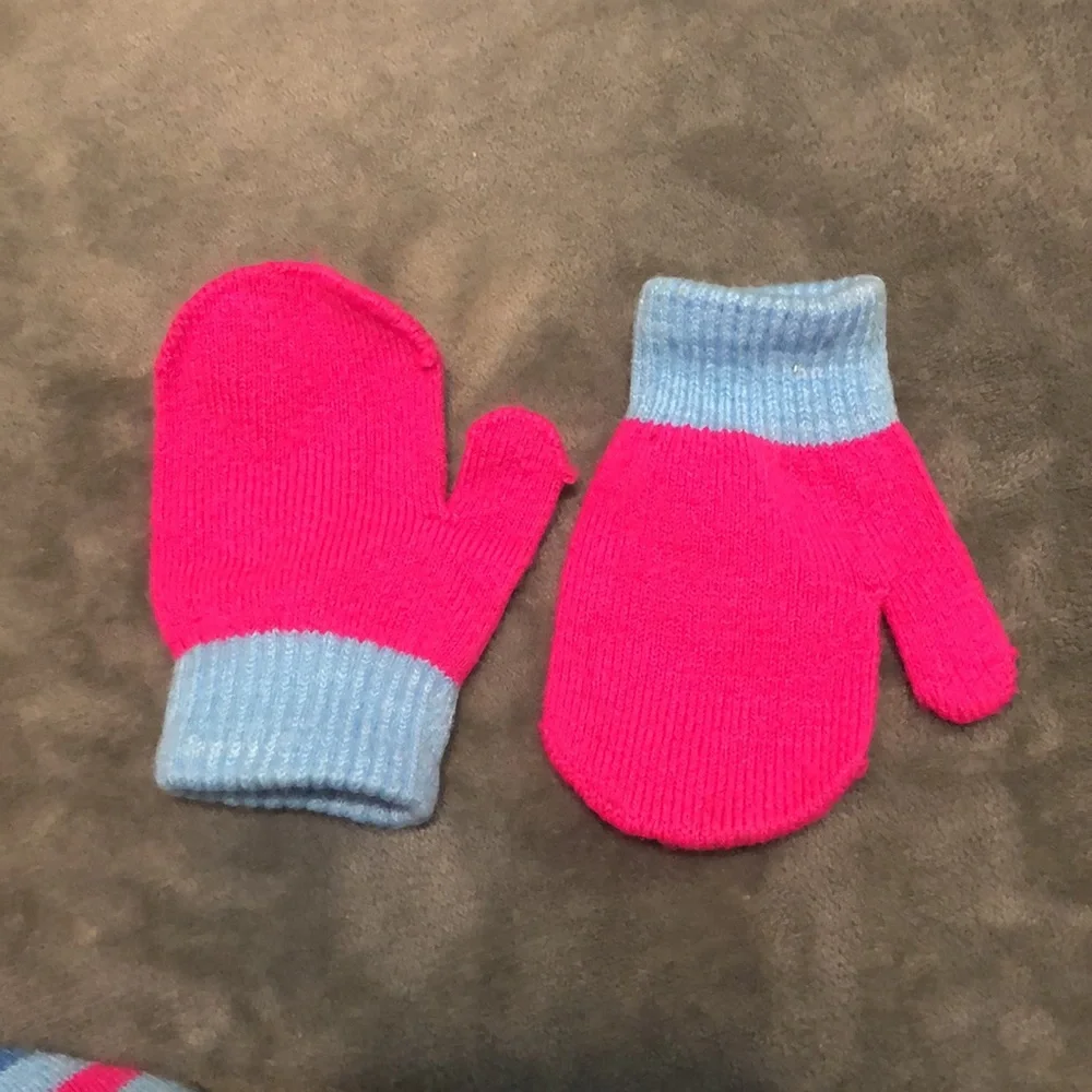 Minnie Mouse Hat & Mittens Set